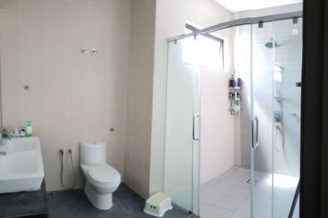 Corner Aster Grove Denai Alam