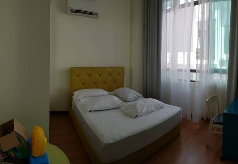 Corner Aster Grove Denai Alam