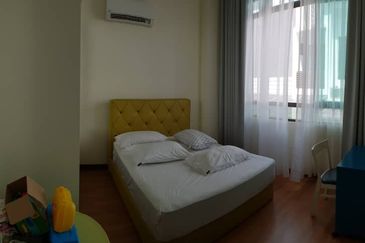 Corner Aster Grove Denai Alam