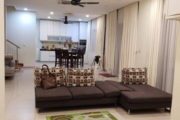 Corner Aster Grove Denai Alam