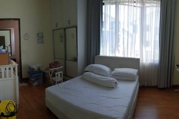 Corner Aster Grove Denai Alam