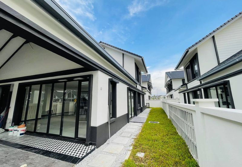 Hevea Elmina Gardens