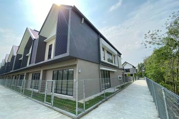 Lily End Lot Cahaya Alam U12 Shah Alam