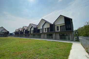 Lily End Lot Cahaya Alam U12 Shah Alam