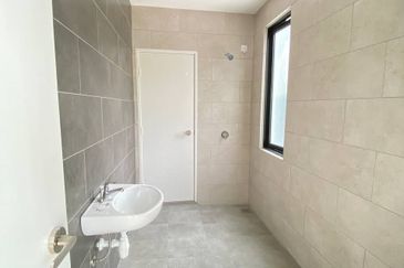 Lily End Lot Cahaya Alam U12 Shah Alam