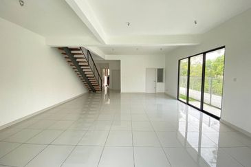 Lily End Lot Cahaya Alam U12 Shah Alam