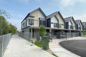 Lily End Lot Cahaya Alam U12 Shah Alam