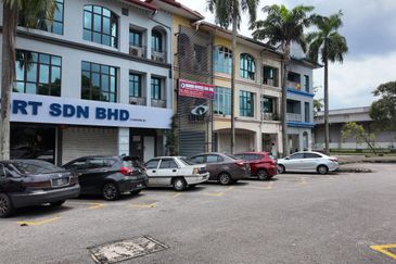 Bukit Jelutong Business And Technology Centre