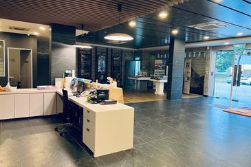 Bukit Jelutong Business And Technology Centre