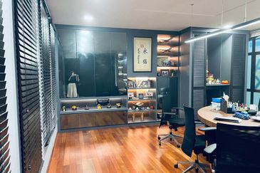 Bukit Jelutong Business And Technology Centre