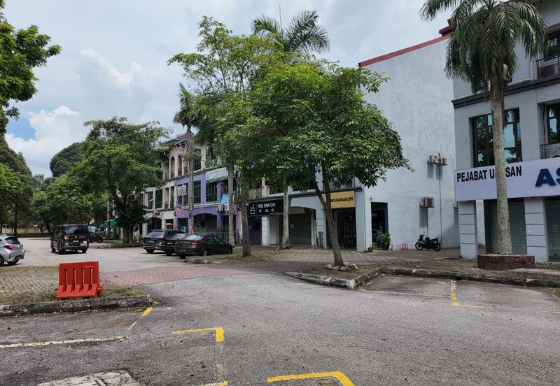 Bukit Jelutong Business And Technology Centre