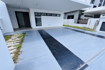 Elmina Green The Eighth @ City of Elmina