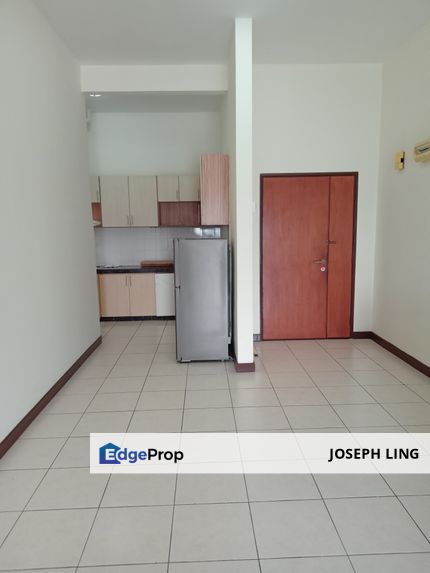 Walking distance to University, Comercial Center and MRT Station, Selangor, Kota Damansara