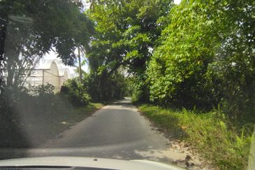 Tanah 4 Ekar Non Bumi Ulu Yam Batang Kali. Landai.