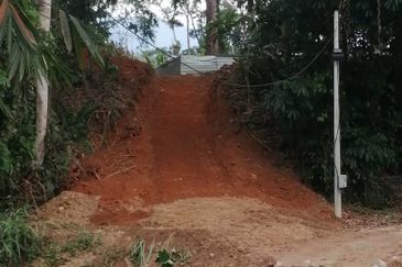 2 Ekar Tanah Dusun Buahan Batu Penunggul Jln Genting Batang Kali