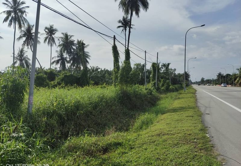 FREEHOLD 4.9 Ekar Main Road Frontage Jalan Kuala Selangor. Kuala Selangor.