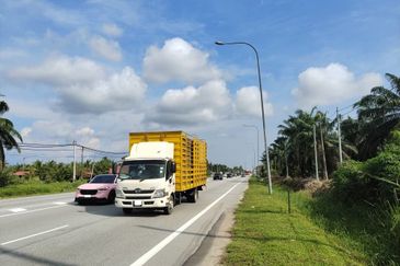 FREEHOLD 4.9 Ekar Main Road Frontage Jalan Kuala Selangor. Kuala Selangor.