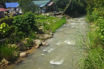 3.97 Ekar Janda baik berhampiran sungai yang bersih. Bentong Pahang
