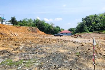 Lokasi Strategik 1 Ekar Sungai Pelong Sungai Buloh. Dekat dengan Mainroad