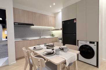 Cherita PJS Low Density 286 Unit Premium 1Bedroom Partly Furnished Come With 2 Carpark 