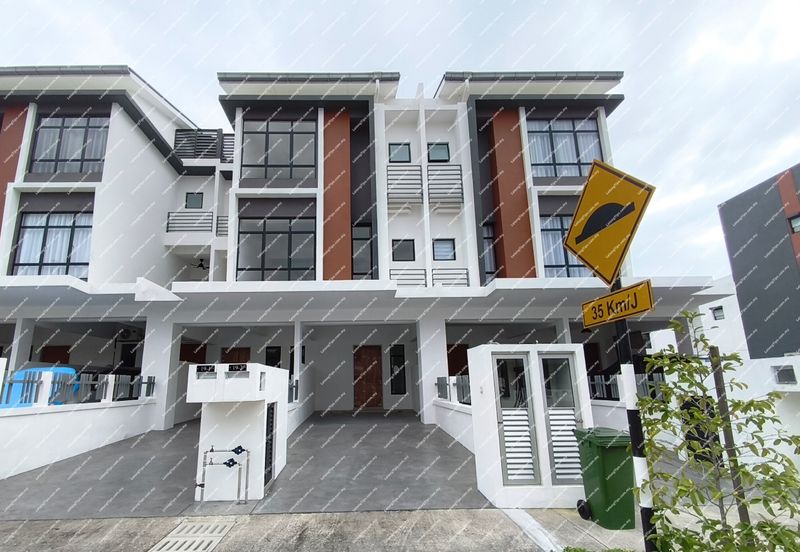 Calia @ Taman Akasia