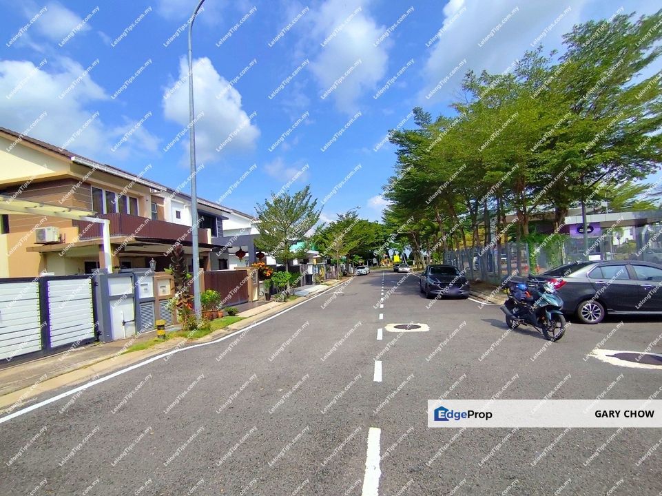 End Lot cluster Semi D house for Sale, Selangor, Klang