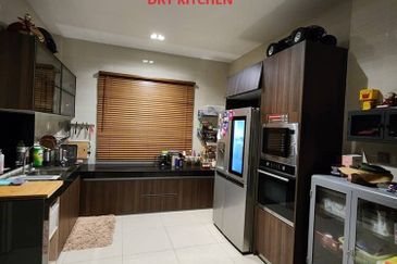 Double Storey Semi Detached House For Sale! Located at Taman Uni Central, Samarahan