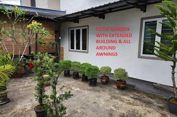 Double Storey Semi Detached House For Sale! Located at Taman Uni Central, Samarahan