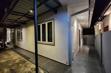 Double Storey Semi Detached House For Sale! Located at Taman Uni Central, Samarahan