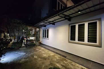 Double Storey Semi Detached House For Sale! Located at Taman Uni Central, Samarahan