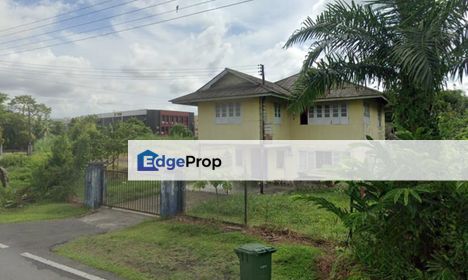 Double Storey Detached House with 30 points Land For Sale! Located at 3rd Mile, Sarawak, Kuching