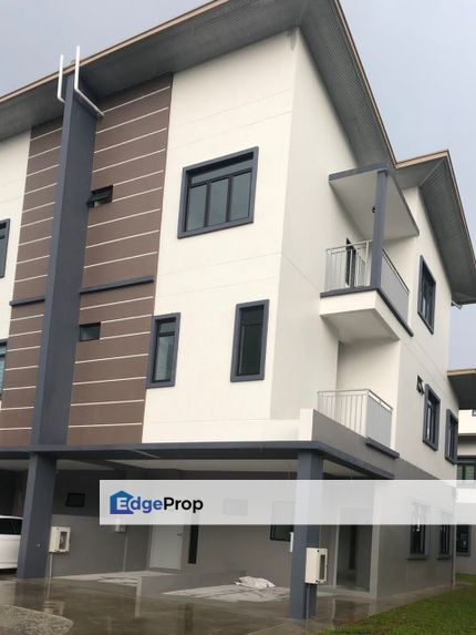 Kensho Upper Unit Townhouse FOR RENT! Located at MJC, Pine Square, Sarawak, Kuching