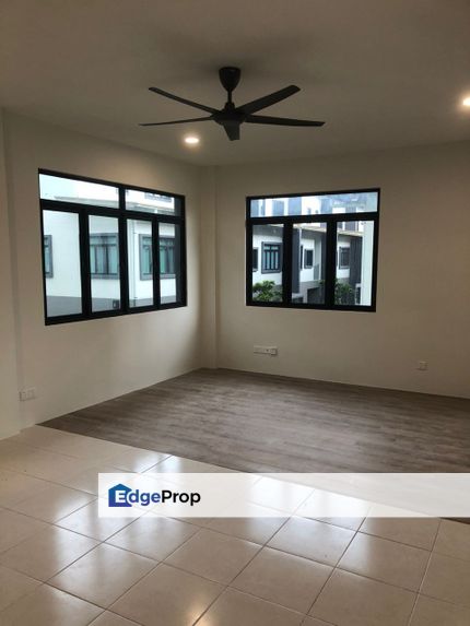 Kensho Upper Unit Townhouse For Rent! Located at MJC, Pine Square, Sarawak, Kuching