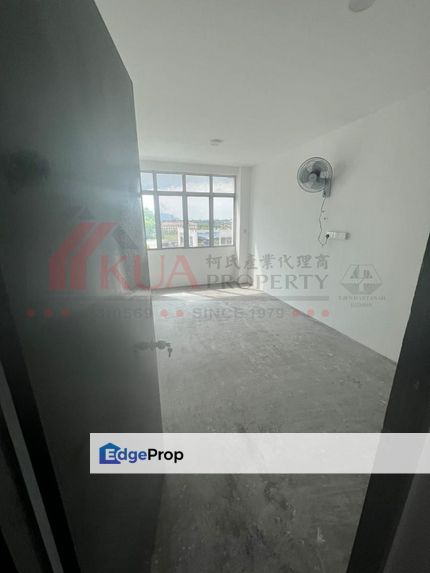 3rd Floor Shophouse For Rent! Located at Pending, Sarawak, Kuching