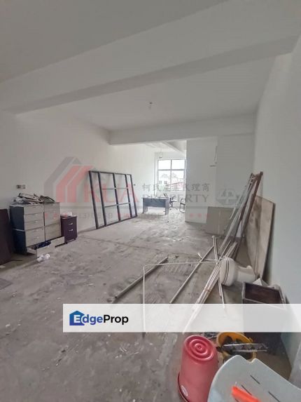 Second Floor Intermediate Shoplot For Rent! Located at Pending, Facing Main Road, Sarawak, Kuching