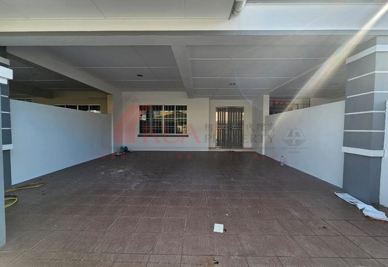 Double storey Terrace intermediate House For Sale!  Located at 10th mile/Padawan