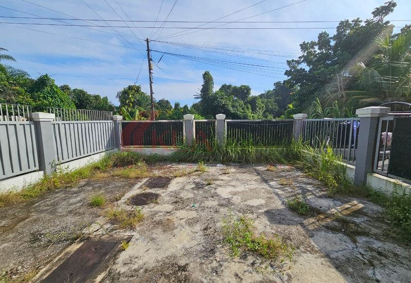 Double storey Terrace intermediate House For Sale!  Located at 10th mile/Padawan