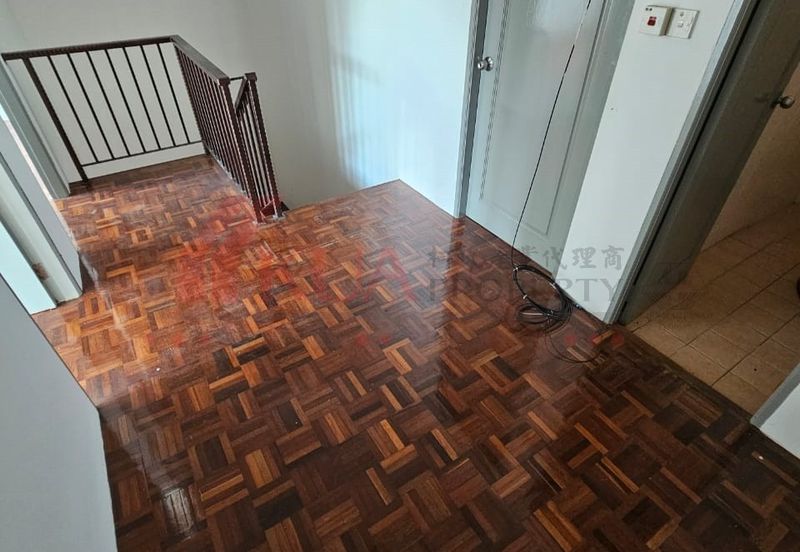 Double storey Terrace intermediate House For Sale!  Located at 10th mile/Padawan