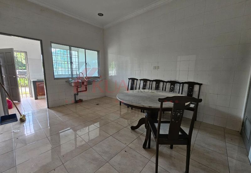 Double storey Terrace intermediate House For Sale!  Located at 10th mile/Padawan