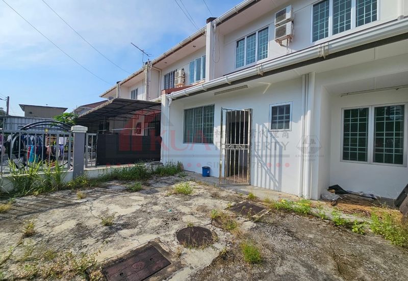 Double storey Terrace intermediate House For Sale!  Located at 10th mile/Padawan