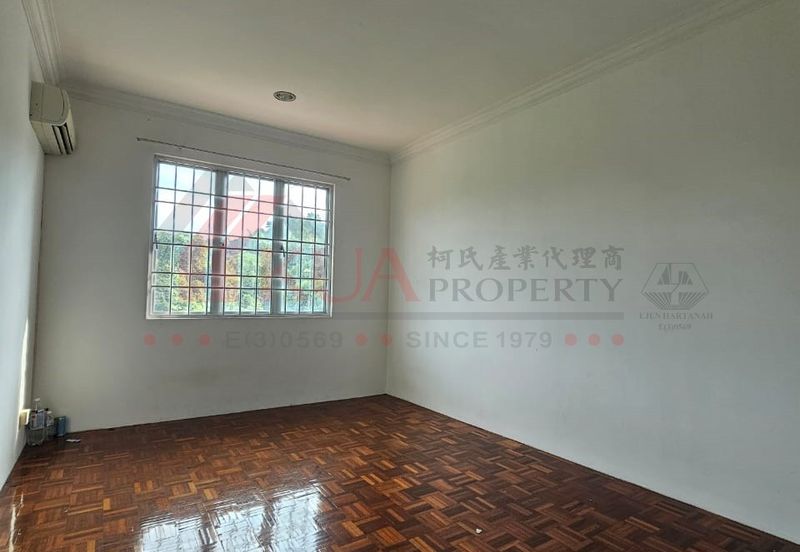 Double storey Terrace intermediate House For Sale!  Located at 10th mile/Padawan