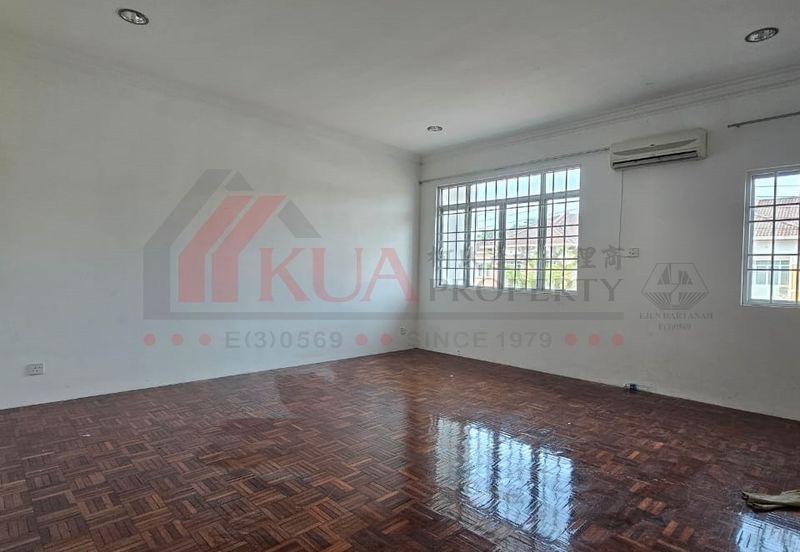 Double storey Terrace intermediate House For Sale!  Located at 10th mile/Padawan