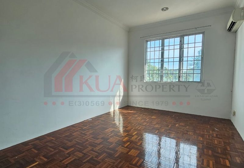 Double storey Terrace intermediate House For Sale!  Located at 10th mile/Padawan