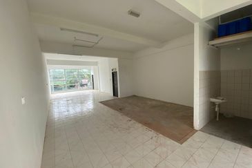 First Floor Intermediate Shoplot For Rent! Located at Kubah Ria