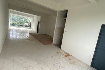 First Floor Intermediate Shoplot For Rent! Located at Kubah Ria