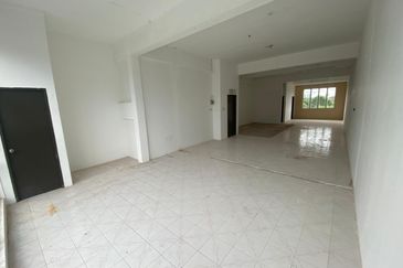 First Floor Intermediate Shoplot For Rent! Located at Kubah Ria