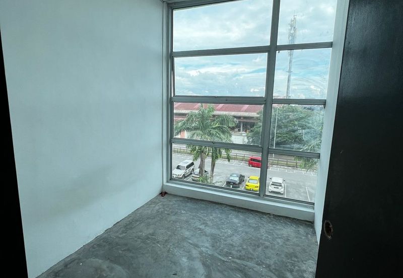 2 Units Triple Storey Intermediate Shoplots For Sale! Located at Kubah Ria