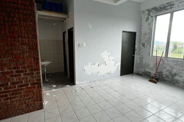 2 Units Triple Storey Intermediate Shoplots For Sale! Located at Kubah Ria