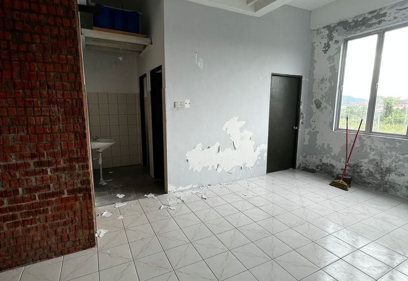 2 Units Triple Storey Intermediate Shoplots For Sale! Located at Kubah Ria