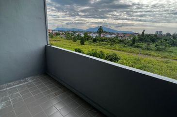 2 Units Triple Storey Intermediate Shoplots For Sale! Located at Kubah Ria